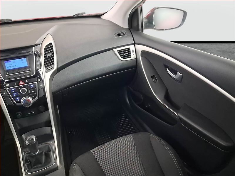 Hyundai i30 (2015) 1.6 MPI - fotka 8 z 19