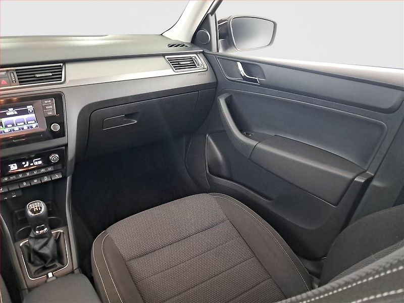 Škoda Rapid (2016) Spaceback 1.2 TSI, ČR,1.maj - fotka 8 z 17