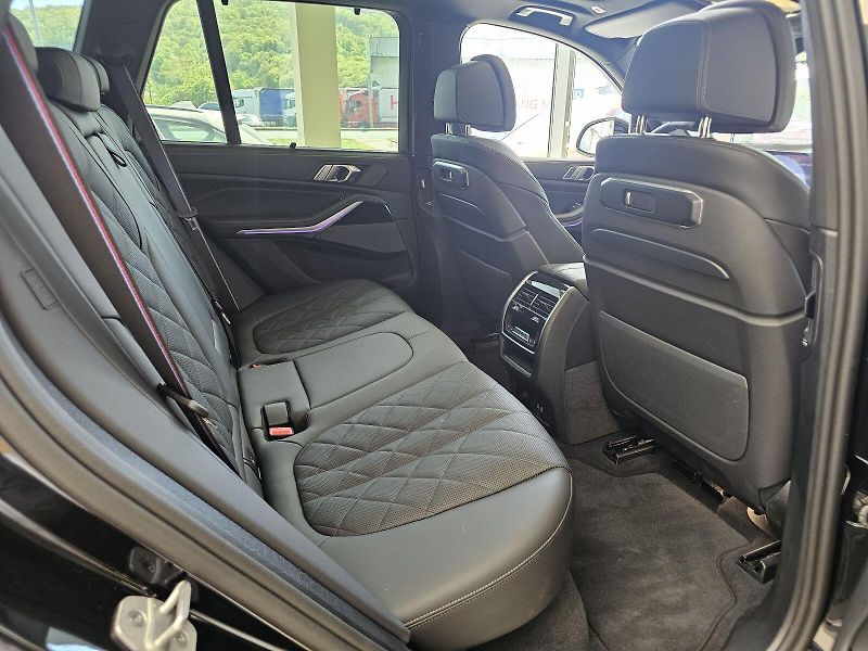 BMW X5 xDrive 30d - fotka 18 z 36