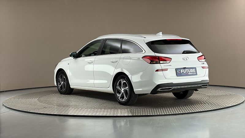 Hyundai i30 1.5 T-GDI Smart Kombi - fotka 2 z 24