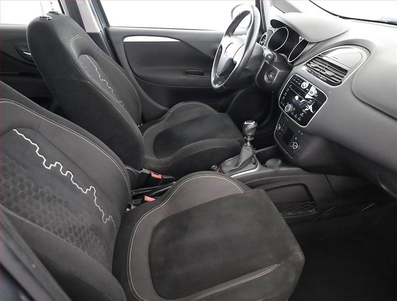 Fiat Punto (2015) 1.4 - fotka 7 z 15