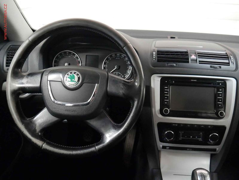 Škoda Octavia (2009) 1.9TDI, AC, temp - fotka 11 z 15