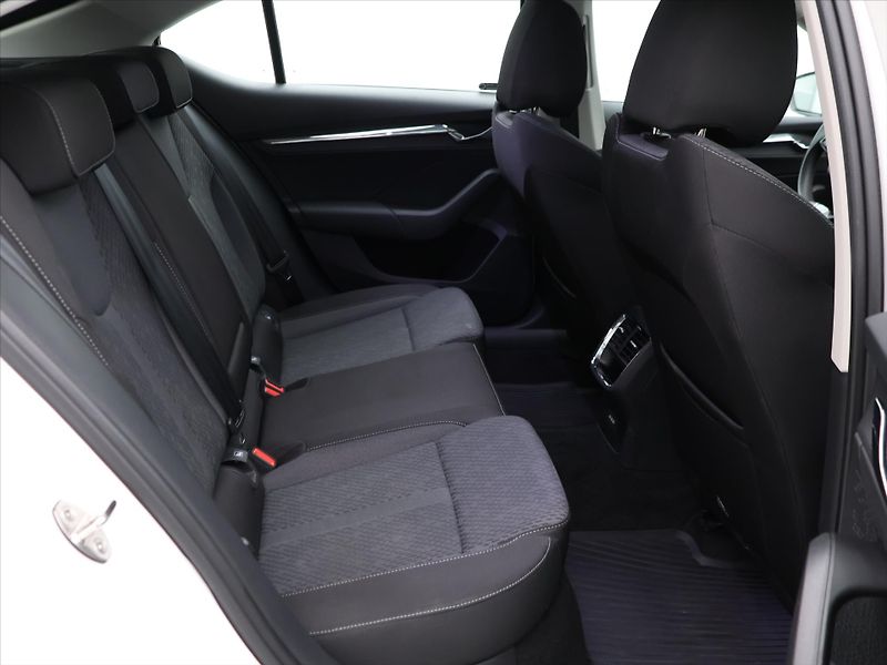 Škoda Octavia 1,5 TSI 110kW Style Aut.klima - fotka 12 z 31