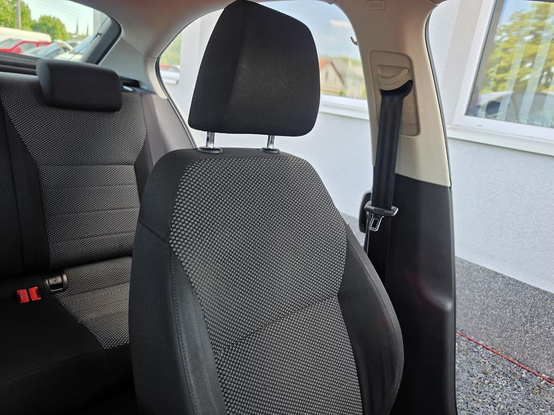 Škoda Octavia 1.6 TDI Vyhřev sedadel  - fotka 17 z 20
