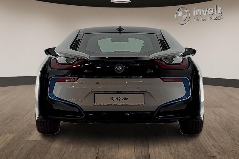 BMW i8 Coupé - fotka 4 z 34