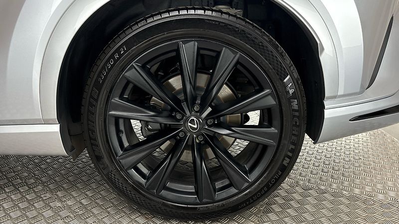 Lexus RX 500h AUT 4x4 F Sport - fotka 19 z 31