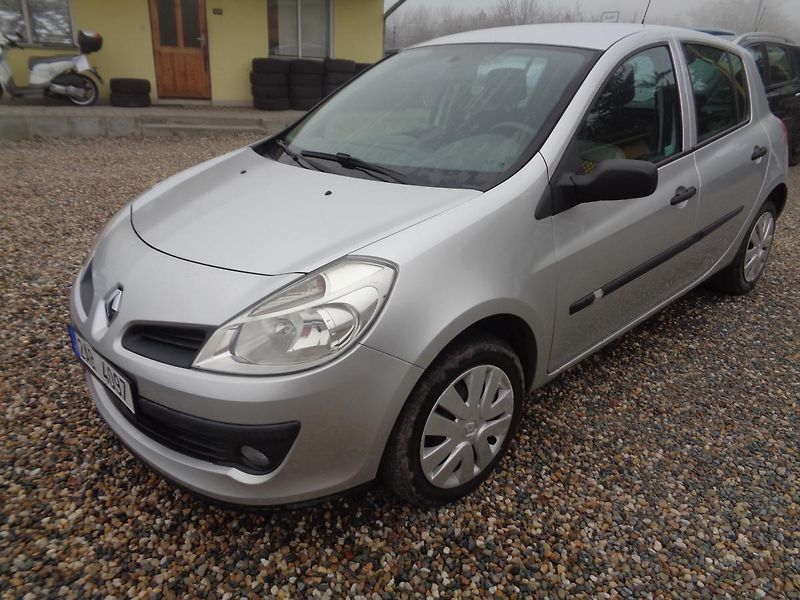 Renault Clio 1,1 - fotka 2 z 11