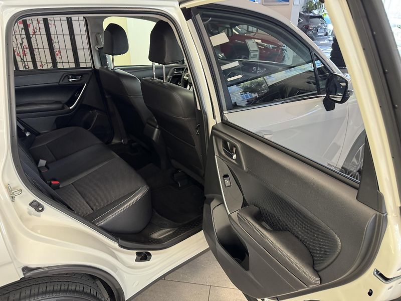 Subaru Forester 2.0XT Comfort, CZ, Perfektní - fotka 11 z 49