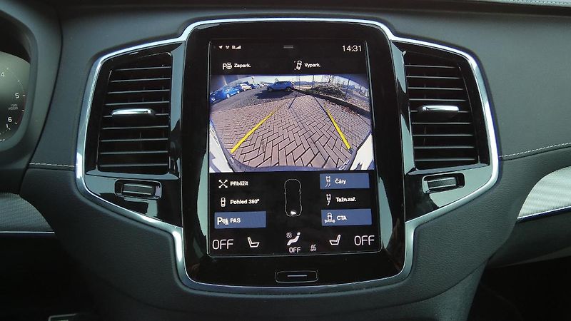 Volvo XC90 B5 AWD R-Design - fotka 14 z 25