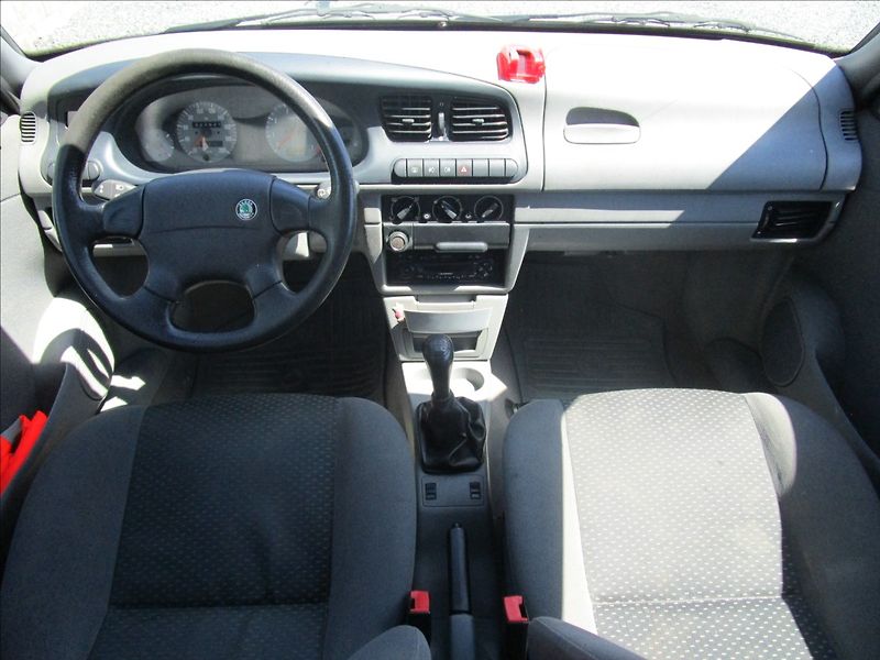 Škoda Felicia Combi 1.6MPi LX, Klima, 2. maj - fotka 7 z 40