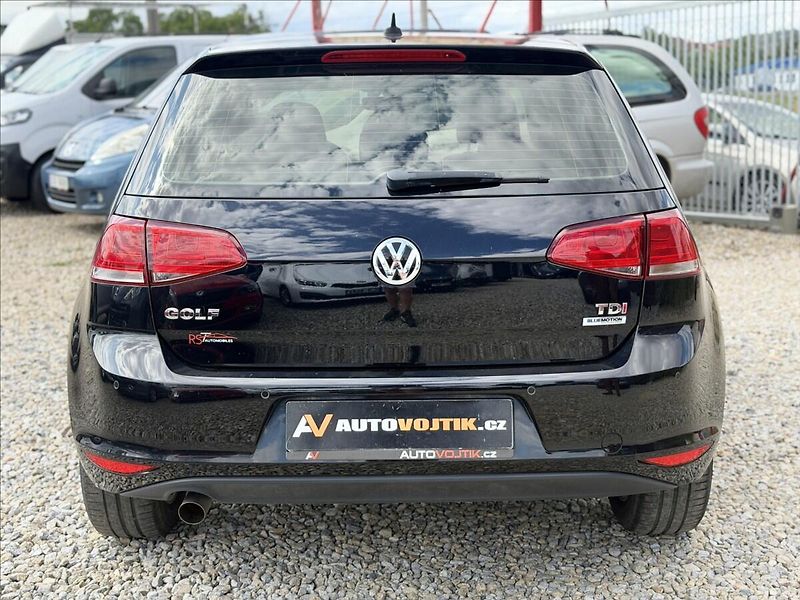 Volkswagen Golf 1,6 TDI 81kW DSG NAVI - fotka 6 z 27