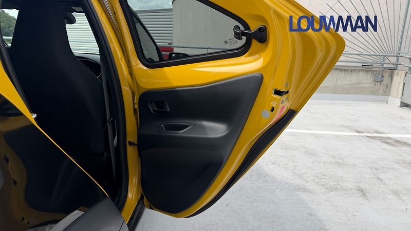 Toyota Aygo 1.5HEV GR SPORT - fotka 21 z 25