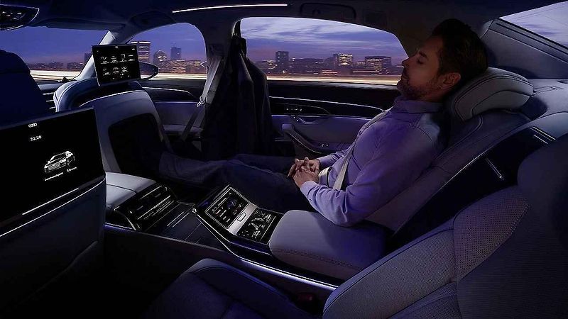 Audi A8L W12.