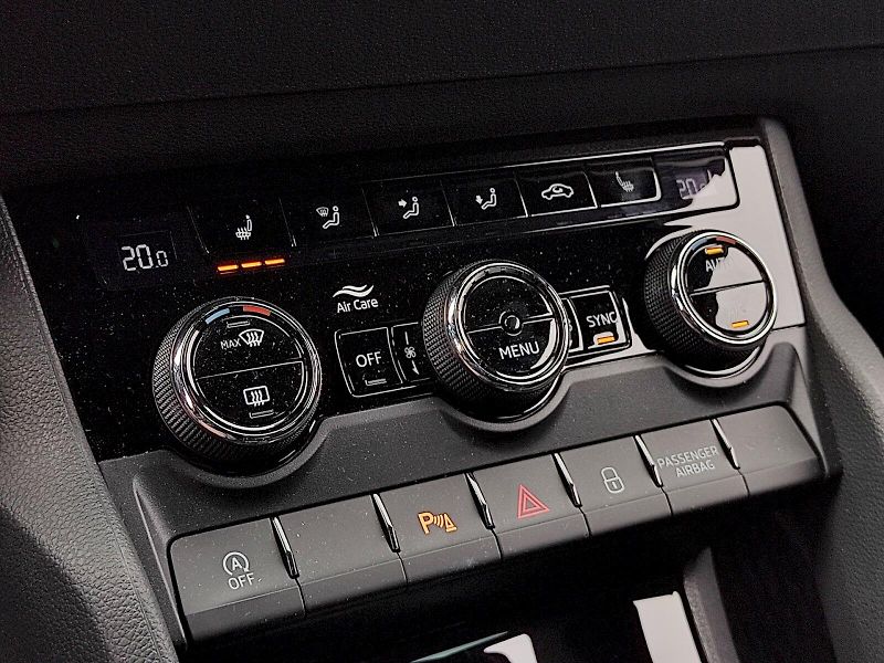 Škoda Karoq (2023) SportLine Plus 1,5 Tsi 110 Kw - fotka 20 z 35