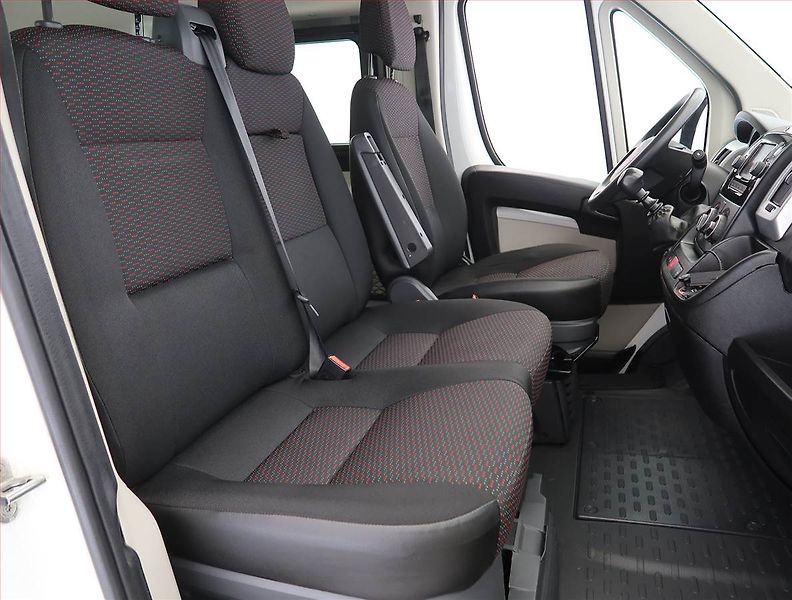Citroën Jumper (2019) 2.2 BlueHDi, Bus, 9Míst, DPH - fotka 9 z 19