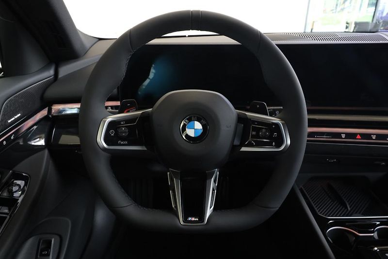 BMW Řada 5 540d xDrive Touring - fotka 10 z 18