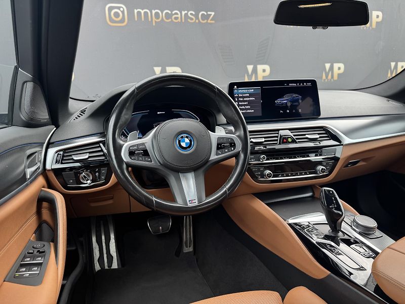 BMW Řada 5 (2022) 545e xDrive M Sport, DPH - fotka 11 z 56
