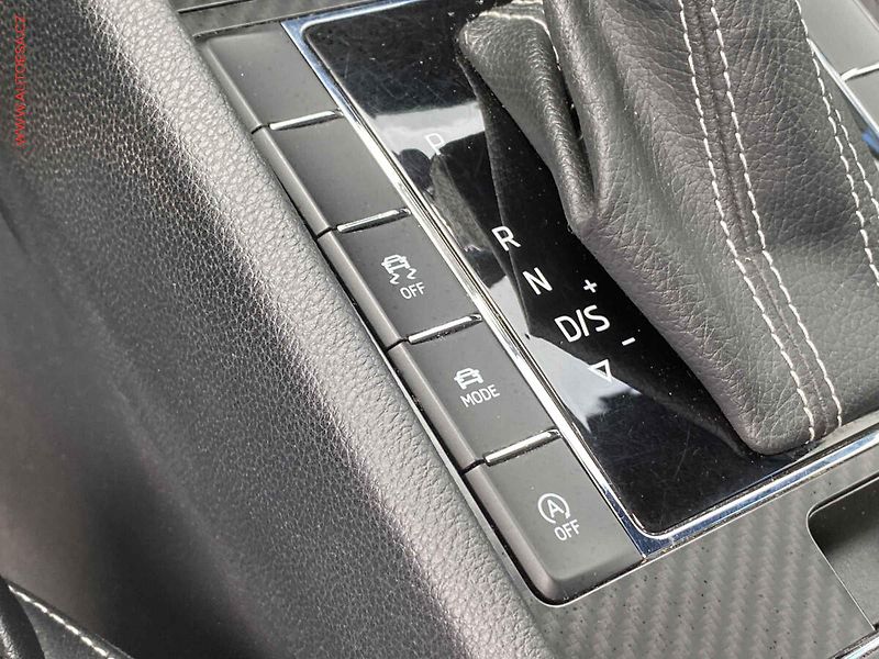 Škoda Superb (2023) 2.0 TSi, ČR, SportLine, DSG - fotka 21 z 23