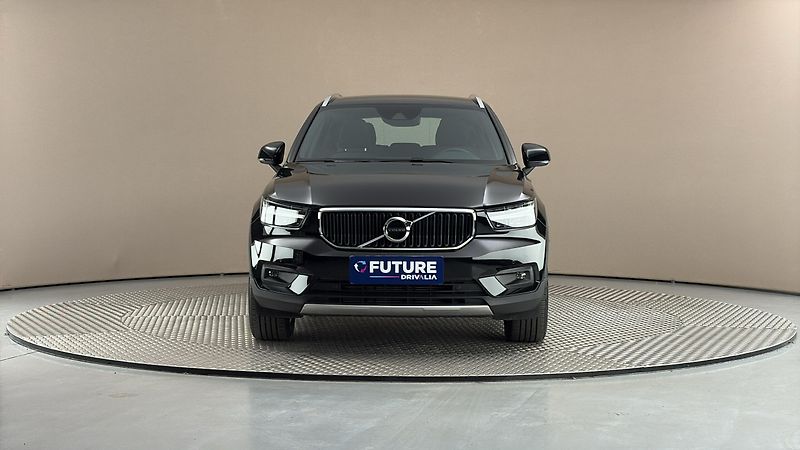 Volvo XC40 2.0 T3 AUT Momentum Pro - fotka 3 z 27