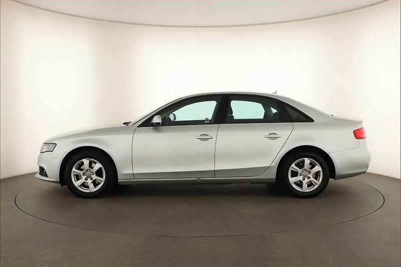 Audi A4 (2012) 2.0 TDI, Serv.kniha, Xenony - fotka 3 z 13