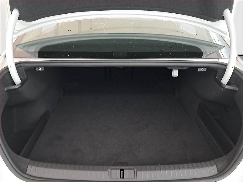 Volkswagen Passat (2020) 1.5 TSI, Automat, Kůže, Navi - fotka 14 z 28