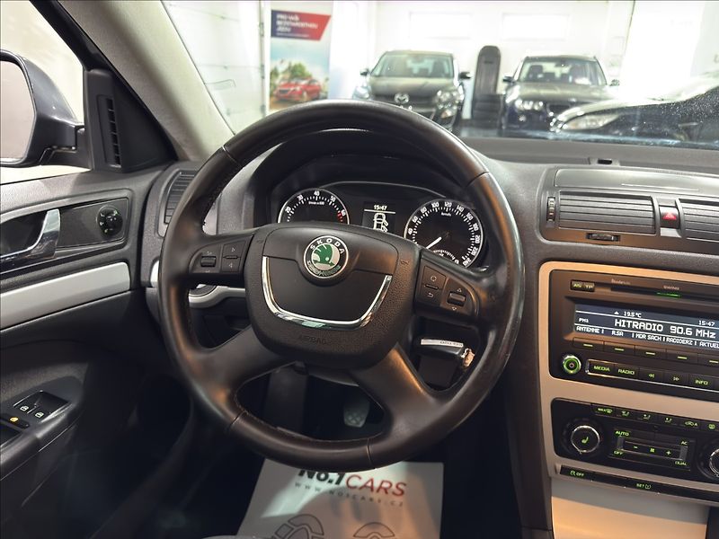 Škoda Octavia 1,4   TSI FAMILY XENON ŠÍBR TZ - fotka 24 z 45