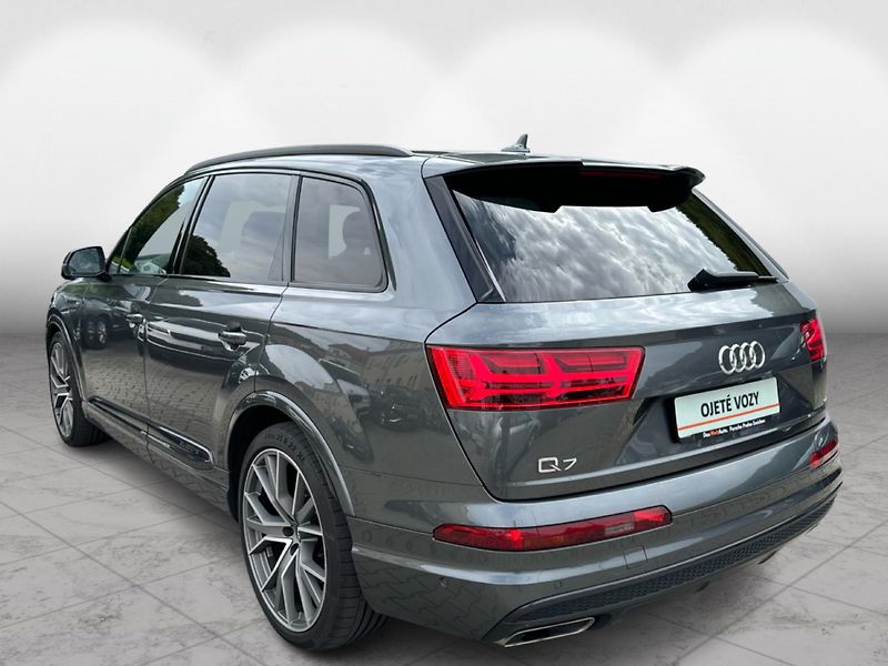 Audi Q7 3.0 TDI Quattro S-Line 7míst - fotka 4 z 27