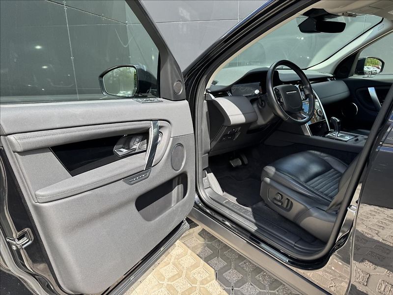 Land Rover Discovery Sport 2,0 D150 SE 4WD AT DPH - fotka 10 z 27