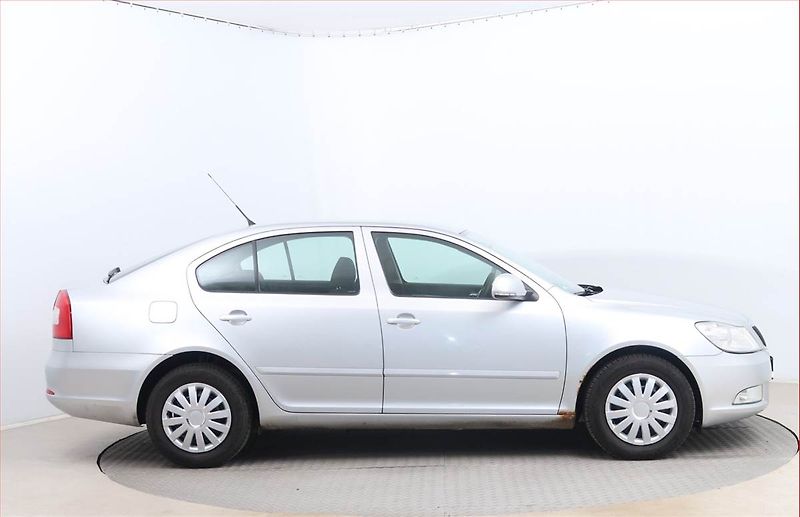 Škoda Octavia (2009) 2.0 TDI, po STK, plně pojízdný - fotka 6 z 14