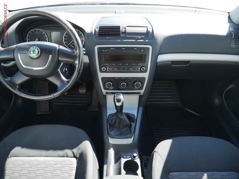 Škoda Octavia (2012) 1.6 TDi, ČR, Ambition, TZ - fotka 8 z 17