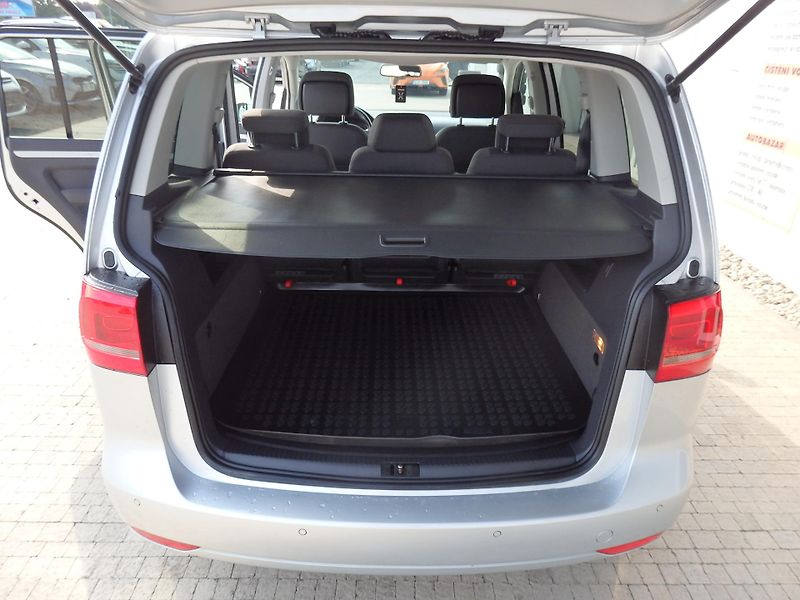 Volkswagen Touran 1.4 TSI 103 kW DIGI.KLIMA LIFE - fotka 8 z 26
