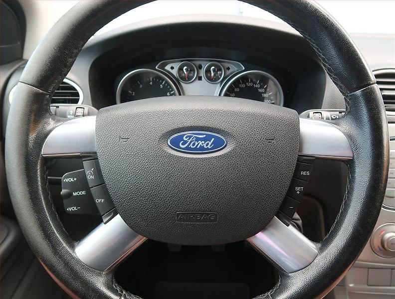 Ford Focus (2009) 1.6 16V, Serv.kniha, nová STK - fotka 15 z 16
