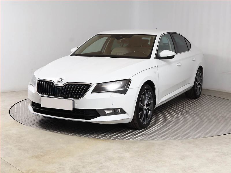 Škoda Superb (2019) Laurin&Klement 2.0 TDI 4x4 - fotka 2 z 23