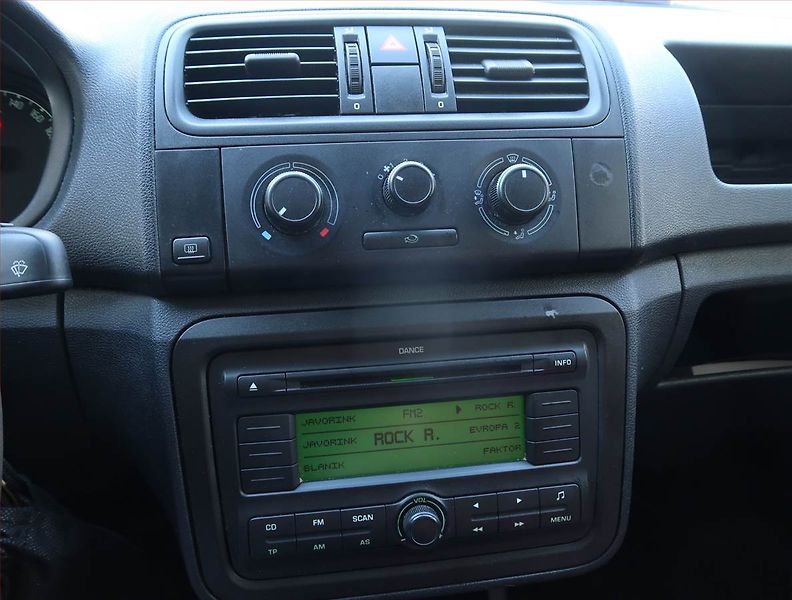 Škoda Fabia (2007) 1.2, nová STK, servisované - fotka 12 z 13