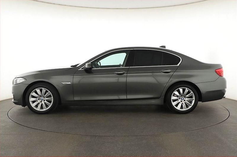 BMW Řada 5 (2014) 520i, Automat, Kůže, Navi - fotka 3 z 20