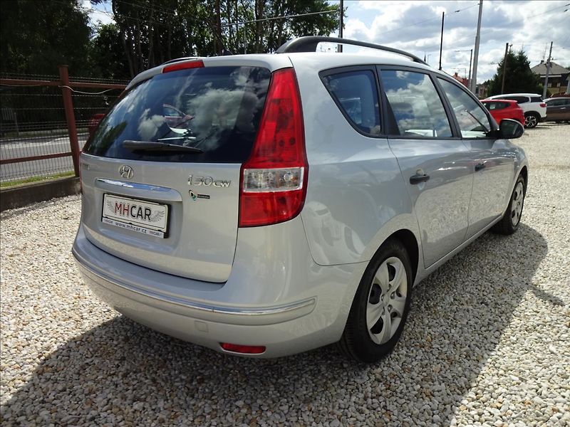 Hyundai i30 1,4i 16V 80kW LPG COMBI - fotka 6 z 46