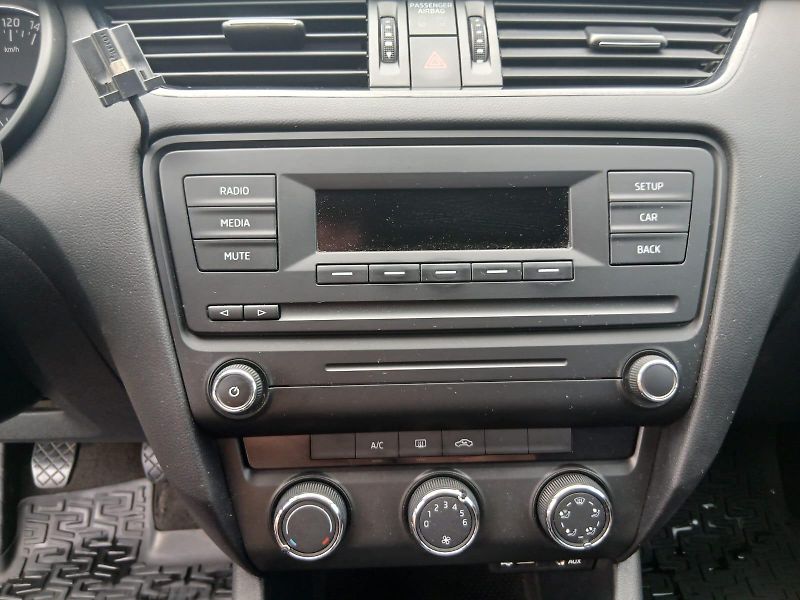 Škoda Octavia 1.6 TDI, bez koroze - fotka 32 z 39
