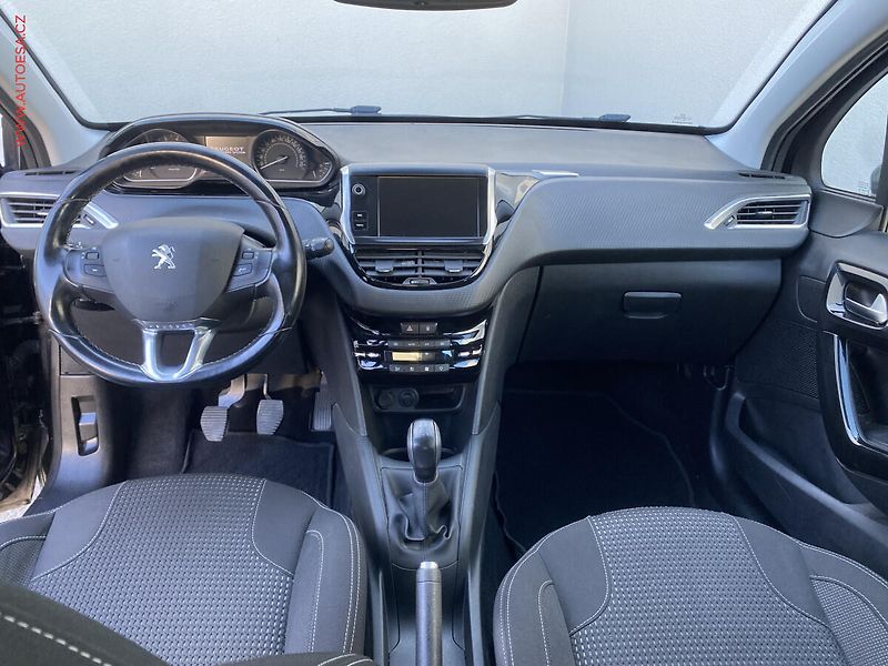 Peugeot 208 (2018) 1.2PT, Allure, navi - fotka 8 z 17
