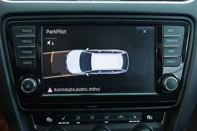 Škoda Octavia (2016) 1.6 TDI, Automat, Navi, Xenony - fotka 20 z 25