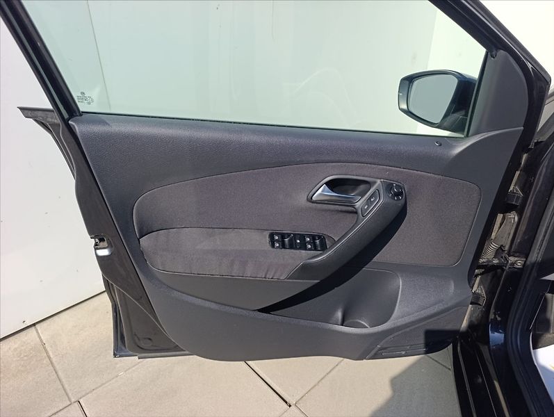 Volkswagen Polo 1,2 i Klimatizace - fotka 12 z 31