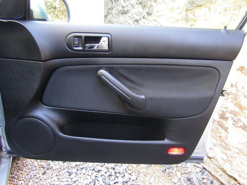 Volkswagen Golf (2002) 1.4 16V KLIMA FUNKČNÍ - fotka 25 z 34