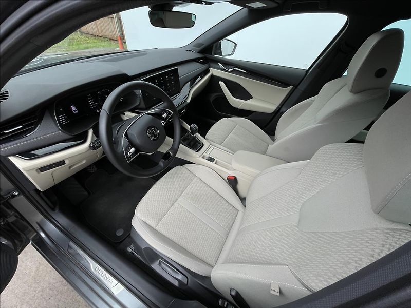 Škoda Octavia 1,5 TSI Style LED+AutoAC+PDC - fotka 4 z 19
