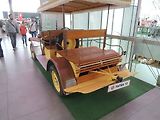Legendární automobily značky Tatra z kopřivnické automobilky jsou nyní k vidění v ostravském nákupním centru Forum Nová Karolina.