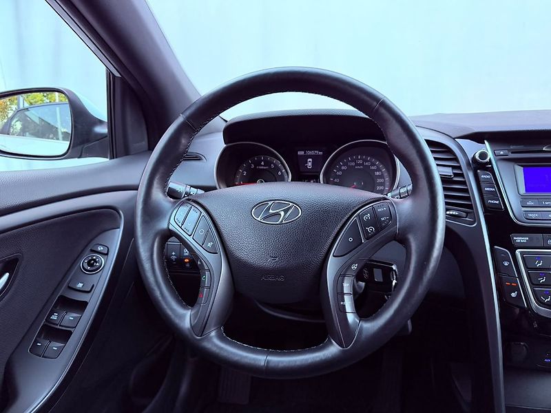 Hyundai i30 1.4 16V, Serviska, 1.Maj - fotka 17 z 29