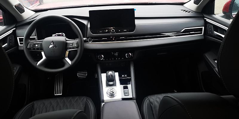 Mitsubishi Outlander 2.4 PHEV INSTYLE 4WD NOVÝ VŮZ - fotka 11 z 11
