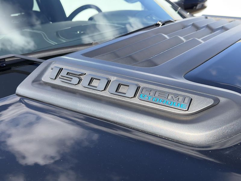 RAM 1500 (2024) Laramie 5.7 V8 HEMI LIFT - fotka 13 z 49