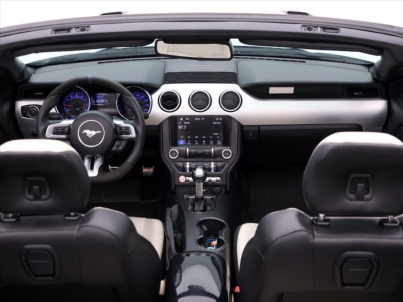 Ford Mustang 5,0 Ti-VCT 310kW V8 GT Aut. - fotka 26 z 33