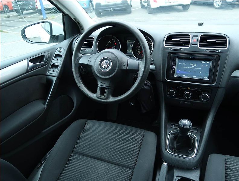 Volkswagen Golf (2012) 1.6 TDI, Serv.kniha - fotka 7 z 15