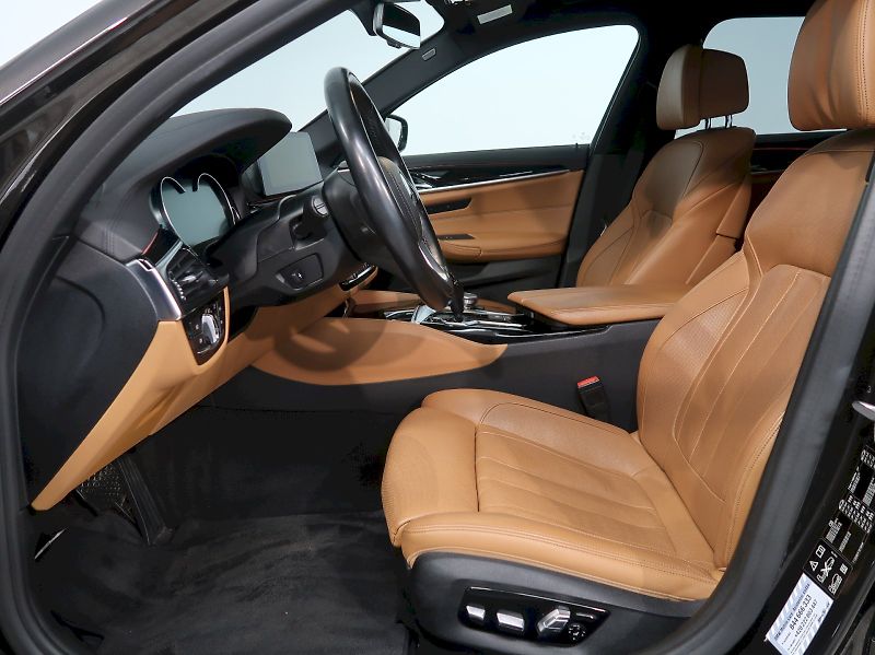 BMW Řada 5 (2018) LUXURY LINE 540d xDRIVE TAŽNÉ - fotka 13 z 38