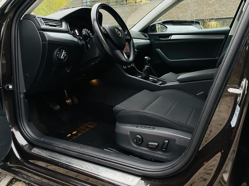 Škoda Superb 1.4TSI 1.MAJITEL KAMERA VÝHŘEV - fotka 28 z 48